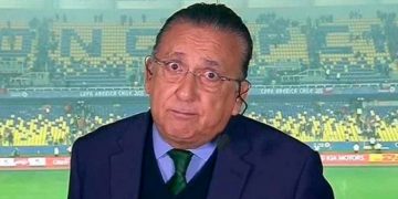 Galvão Bueno reclama com equipe em áudio vazado ao vivo