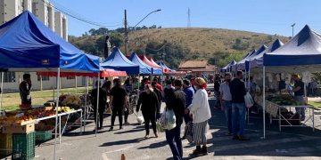 Moradores da região do Santa Edwiges agora contam com feira livre aos sábados
