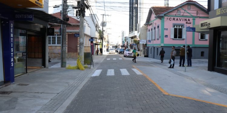 Etapa da obra na Rua Adolfo Olinto é finalizada e parte do trânsito, liberado