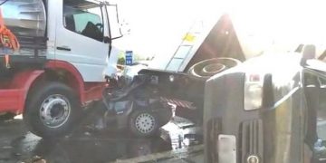 Duas pessoas morrem prensadas entre carretas na BR 381 – Fernão Dias