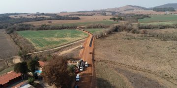 Asfaltamento da estrada rural de acesso ao Bairro Imbuia tem início