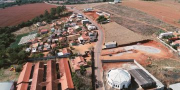 Pavimentação da Estrada dos Ferreiras é entregue para a população