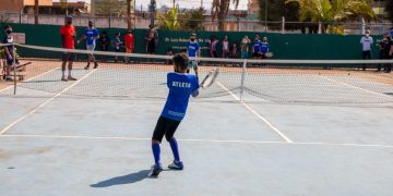 Programa Pouso Alegre Mais Saudável oferece aulas gratuitas de tênis para crianças