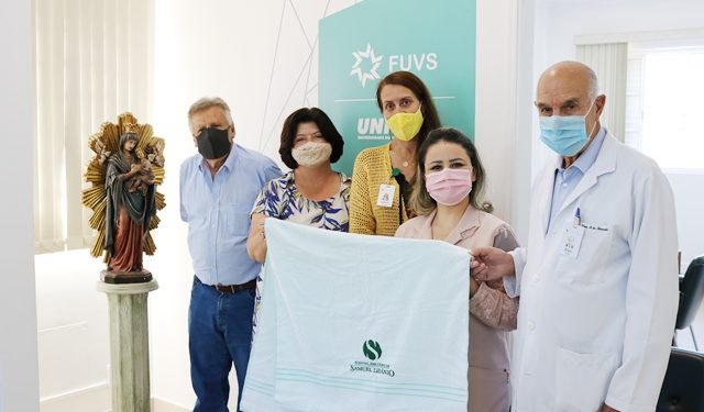 Primeira-dama de Pouso Alegre doa 300 toalhas de banho ao HCSL