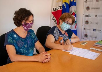 Secretária de Saúde assina ordem de serviço para construção de base do Samu