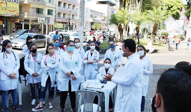 Professores e acadêmicos da Univás participam do “Programa Supera Minas”