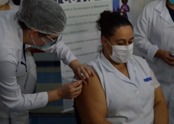 Vacinação contra a covid-19 é ampliada a pessoas de 21 anos em Pouso Alegre