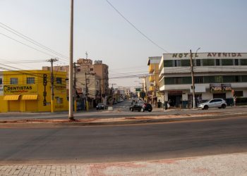 Postes da Avenida Perimetral são retirados para finalização da obra de requalificação