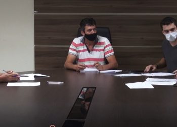 Em tramitação na Câmara, projeto que prevê programa da conectividade é assunto de reunião entre vereadores