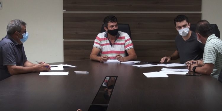 Em tramitação na Câmara, projeto que prevê programa da conectividade é assunto de reunião entre vereadores