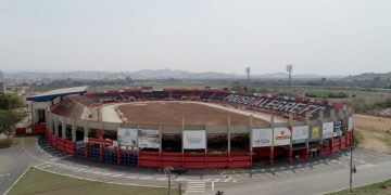 Troca do gramado do Estádio Municipal Irmão Gino Maria Rossi tem início