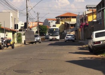 Vereador visita inicio de obras do Colina Verde em dias de chuva