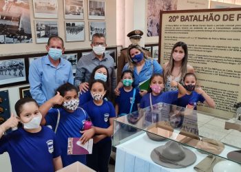 Vice-prefeito e vice da Câmara acompanham alunos do Centro Educacional Reis Magos em visita ao Museu