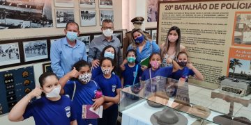 Vice-prefeito e vice da Câmara acompanham alunos do Centro Educacional Reis Magos em visita ao Museu