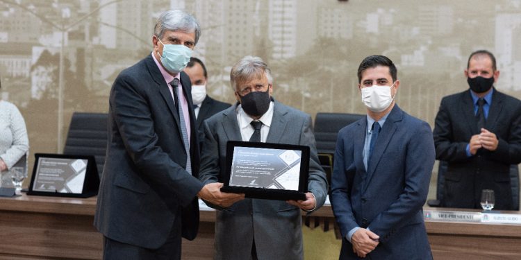 Câmara Municipal de Pouso Alegre realiza Sessão Especial de entrega do Título de Cidadão Pouso-alegrense 2021