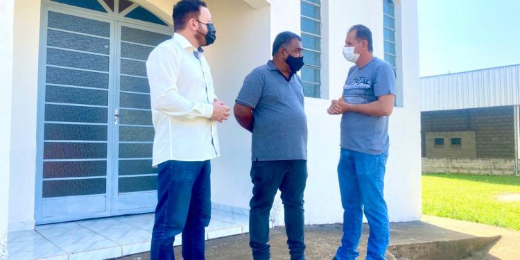 Vereadores buscam mutirão de castração de cães e gatos para o bairro dos Ferreiras