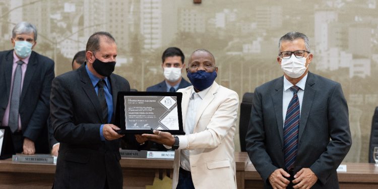 Câmara Municipal de Pouso Alegre realiza Sessão Especial de entrega do Título de Cidadão Pouso-alegrense 2021