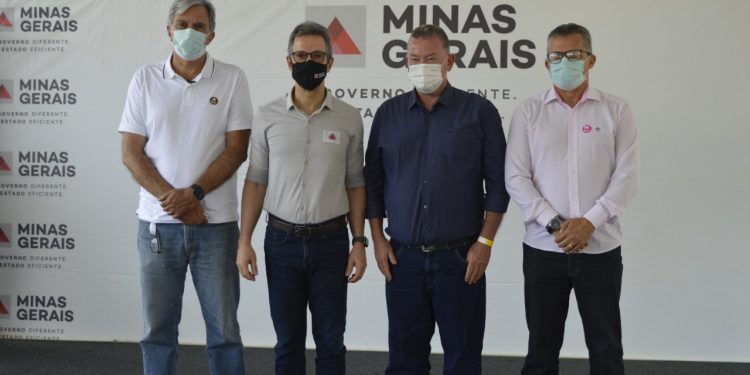 Prefeito Rafael Simões recebe o governador Romeu Zema em Pouso Alegre