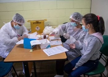Alunos do 4º ao 9º ano são testados para covid-19 em Pouso Alegre