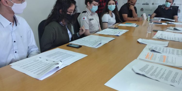 Ouvidores Mirins se reúnem com Prefeito Rafael Simões sobre Saúde Mental nas escolas