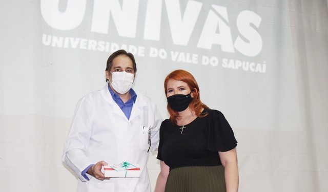 Cerimônia do Jaleco de Fisioterapia é realizada com muita emoção