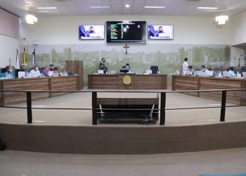 Vereadores proíbem aos profissionais de saúde o uso de jaleco em bares e restaurantes