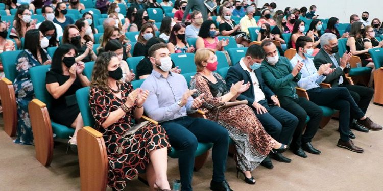 Profissionais da educação municipal recebem o Prêmio Vivências Educacionais