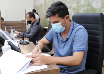 Vereadores aprovam Lei que aperfeiçoa programa municipal de bolsa de estudos