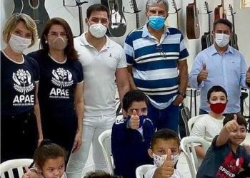 Presidente de Defesa dos Direitos da Pessoa Idosa e com Deficiência acompanha entrega de verba à Apae