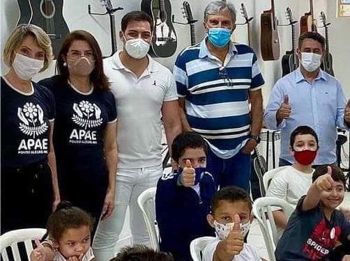 Presidente de Defesa dos Direitos da Pessoa Idosa e com Deficiência acompanha entrega de verba à Apae