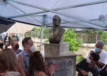 Câmara inaugura busto em homenagem a Dr. Simão Pedro Toledo