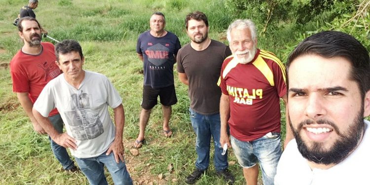 Univás doa mudas para recomposição de área do Bairro Colina Verde