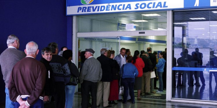 Aposentadorias e pensões devem receber reajuste de 10% em janeiro