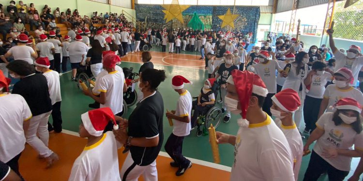 Autoridades acompanham Festa de encerramento do ano na Apae