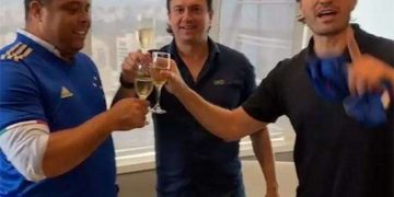 Ronaldo Fenômeno compra o Cruzeiro e se torna majoritário da SAF