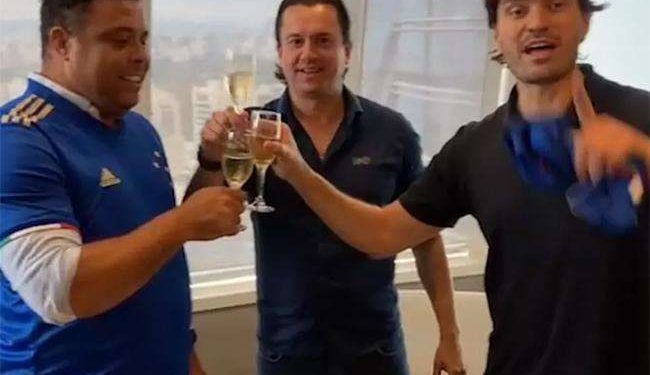 Ronaldo Fenômeno compra o Cruzeiro e se torna majoritário da SAF