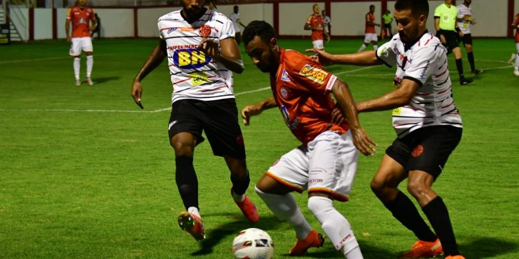 PAFC mais uma estreia com empate no Mineiro