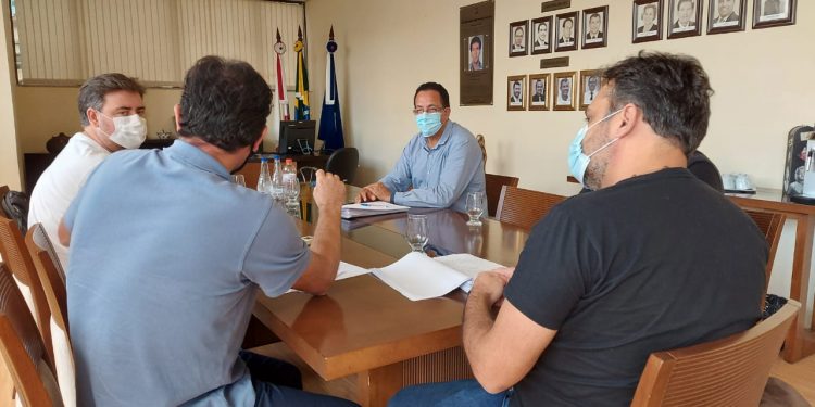 Reunião discute anteprojeto de matéria que deve atualizar código de obras no município