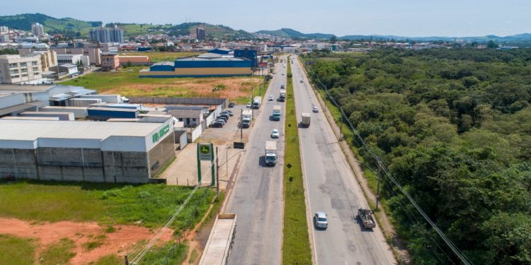 Avenida Perimetral passará por reformas e condutores deverão trafegar em duplo sentido em uma das pistas