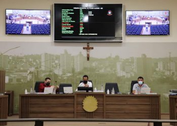 PL sobre taxa de licença para publicidade e assegura realização de propagandas no município sem aumento