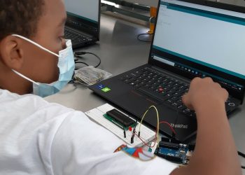 Caminhão tecnológico do IFSULDEMINAS leva curso de Robótica aos alunos do Profesp/Conviver