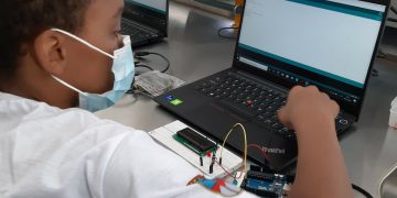 Caminhão tecnológico do IFSULDEMINAS leva curso de Robótica aos alunos do Profesp/Conviver