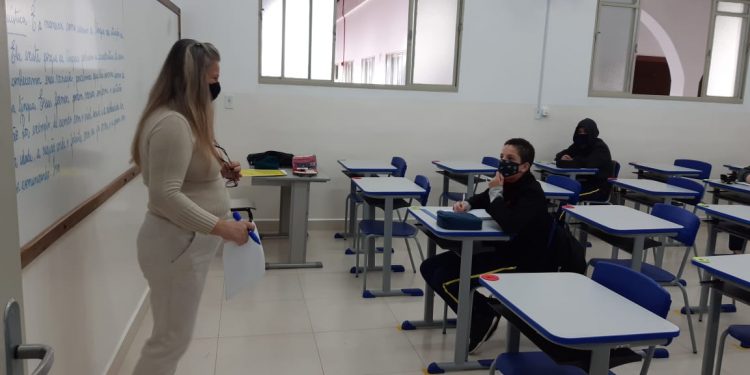 Prefeitura programa início do ano letivo 100% presencial para o dia 7 de fevereiro