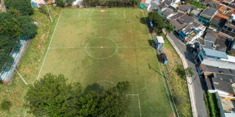 Três campos de futebol do município irão receber investimentos para reforma