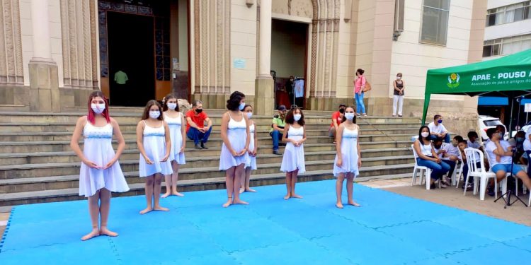 Contribuinte pode ajudar crianças, adolescentes e idosos destinando parte do Imposto de Renda