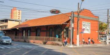 Após indicação parlamentar, escadaria da “Casa da Cultura