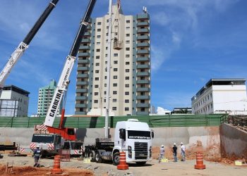 Pilares estruturais do novo Hospital Oncológico são instalados