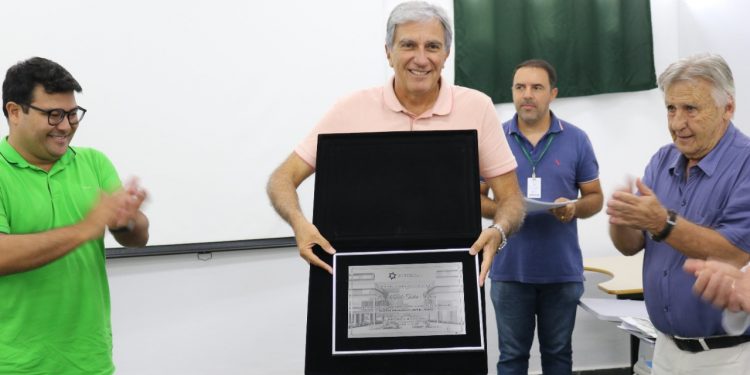 Conselho Diretor da FUVS rende homenagem ao ex-prefeito Rafael Simões