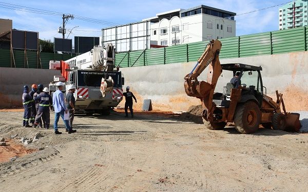Pilares estruturais do novo Hospital Oncológico são instalados
