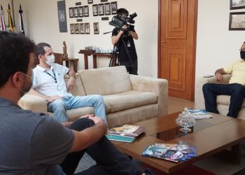 Presidente da Câmara recebe representantes do IBGE